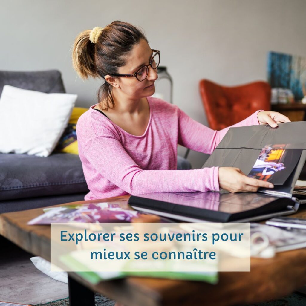Femme explorant ses souvenirs d'enfance pour mieux se connaître