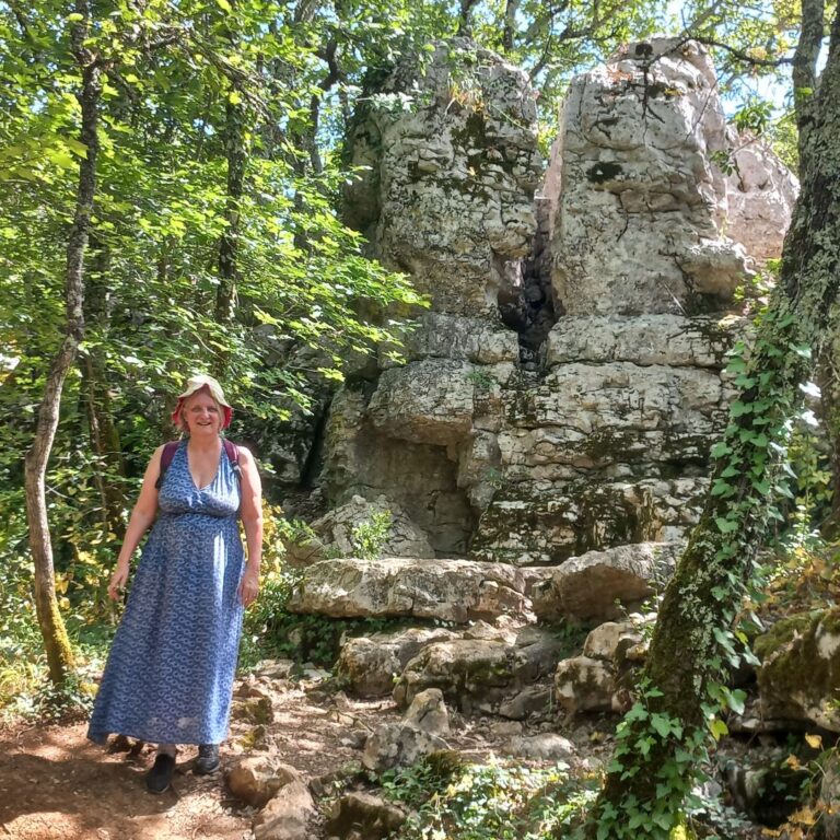 Corinne relax, dans le bois de Païolive