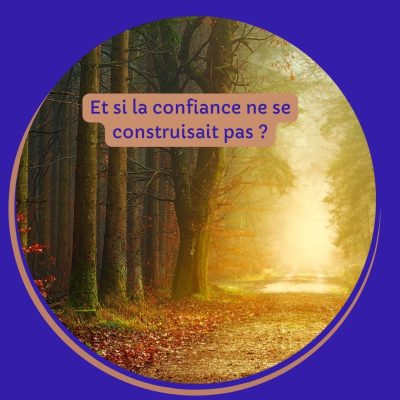 Chemin dans la nature au lever du jour, symbole d’un nouveau départ et d’une confiance intérieure qui se construit dans la durée