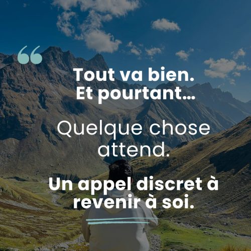 femme assise à l'écoute de son appel à revenir à soi